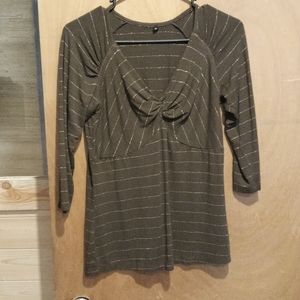 Fitted Bust Brown 3/4 Sleeve Tee with Sparkling Gold Stripes Size M T-shirt Top